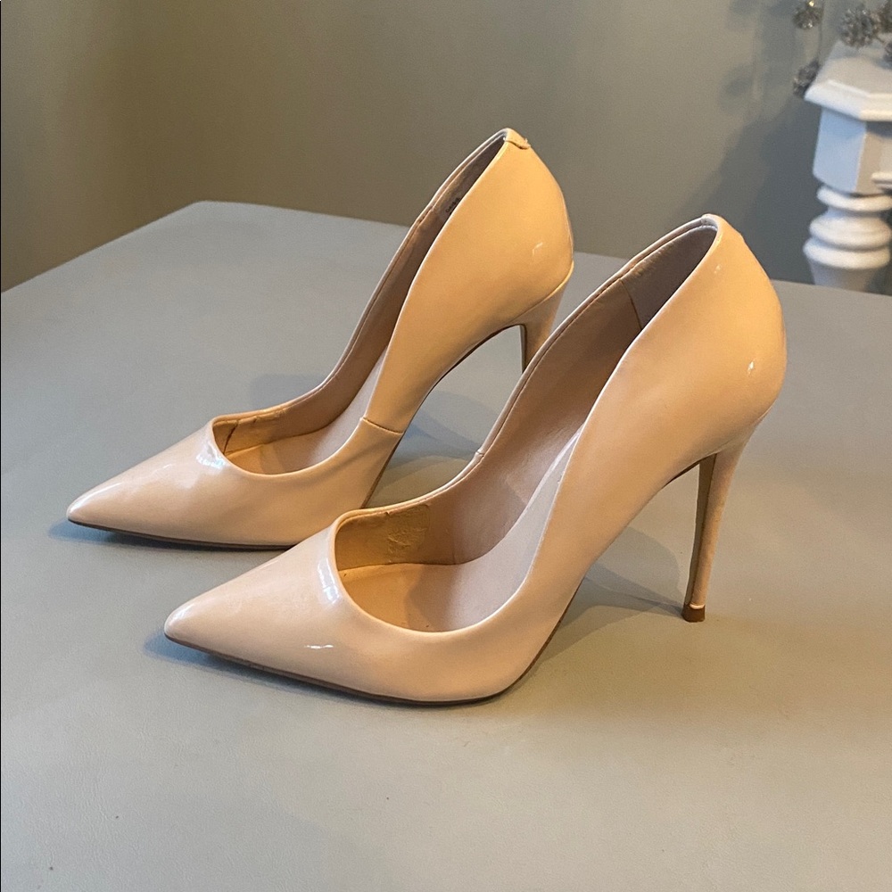 Steve Madden Heels Patent Nude Pointed Toe Pumps size 6.5